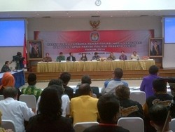 Protes Hasil Verifikasi, PDS Gebrak Meja Hingga Lempar Mic