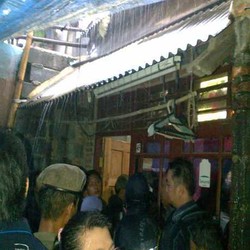  Hujan Deras, Jokowi Sambangi Rumah Bocah SD yang Diduga Diperkosa 