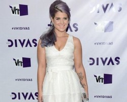Berat Badan Turun 29 Kg, Kelly Osbourne Kesal Masih Disebut Gemuk