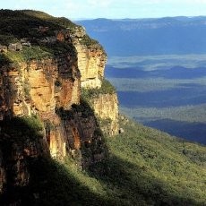 Turis Inggris Tewas Terjatuh di Air Terjun Australia