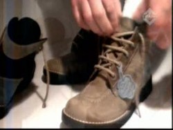 Pasang Label Halal, Distributor Sepatu di Panggil Polisi