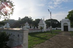 Ada Pasar Campur Keraton di Kanoman, Cirebon