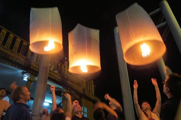Ayo Terbangkan Lentera Kertas di Loy Krathong!