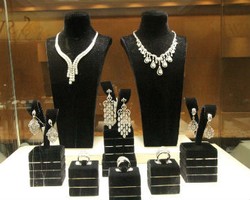 8 Koleksi Berlian Terbaru dari Swan Jewellery Untuk 2013