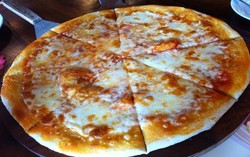 Mulur Lembut Pizza al Quattro Racikan Sang Nyonya