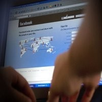 Facebookan di Kantor Dianggap Korupsi di Malaysia!