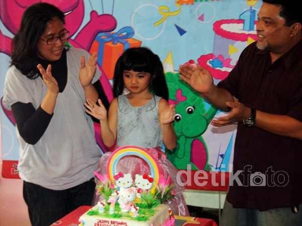 Gemes! Si Imut Afiqah Rayakan Ultah ke-7