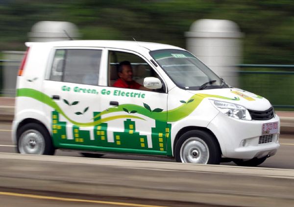 Jajal Mobil Listrik di Bandung Jajal Mobil Listrik di Bandung