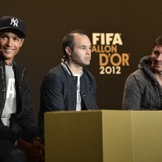 Ronaldo, Messi, dan Iniesta Sebelum Pengumuman Ballon dOr