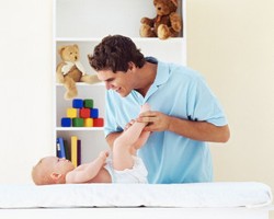 Ringankan Tugas Ibu, Ini Aktivitas yang Bisa Dilakukan Ayah Bersama Bayi 