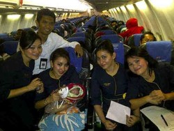  Kenangan Terakhir Pramugari dengan Bayi Merpati