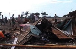 Angin Kencang Rusak Rumah dan Warung di Parangtritis
