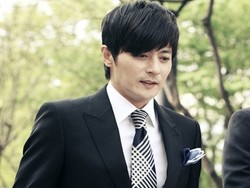 Artis-artis Top Korea Selatan Menuntut Para Dokter Bedah Plastik