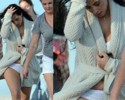 Penampilan Pertama Kim Kardashian dengan Bikini Pasca Hamil