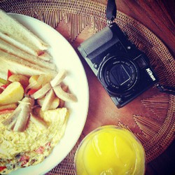 Komposisi Apik Memotret Makanan & Gadget 