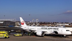 Pesawat Boeing Dreamliner Mengeluarkan Asap di Boston