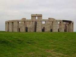 Foamhenge, Tiruan Monumen Stonehenge dari Styrofoam