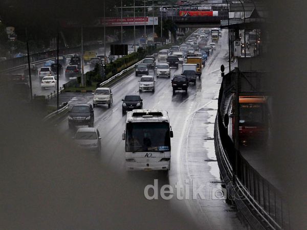 Jakarta Diguyur Hujan Deras