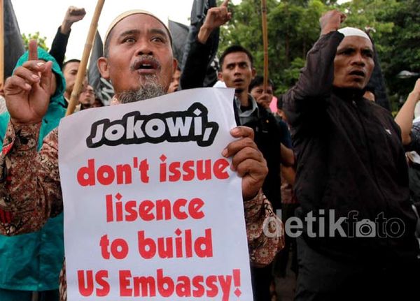 HTI Tolak Pembangunan Kedubes AS HTI Tolak Pembangunan Kedubes AS