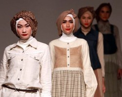 Up2date Rilis Koleksi Busana Muslim 2013 Bergaya Era 50-an