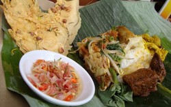 Sedep Mantep Nasi Campur Komplet Racikan Dapur a la Jawa