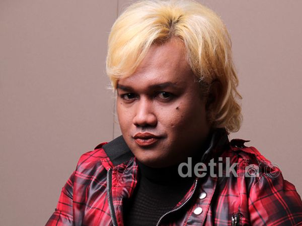 Tata Liem, Si Bad Boy yang Suka Boy