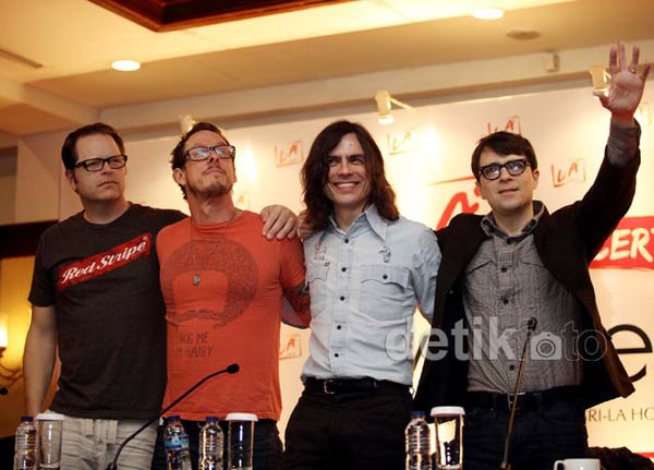 Siap Saksikan Konser Weezer Nanti Malam?