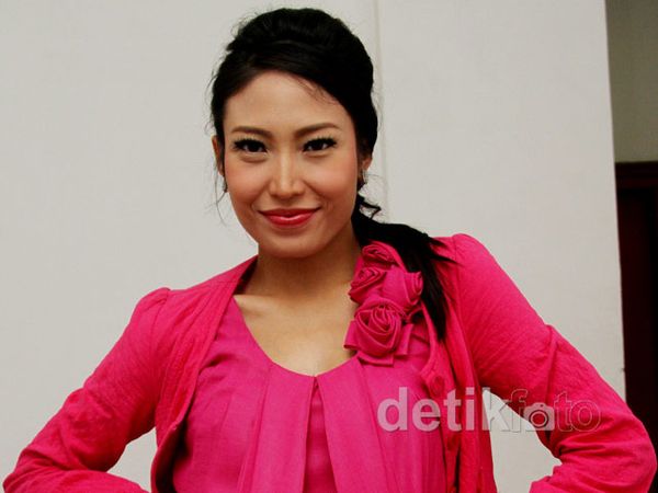 Hamil 7 Bulan, Ayu Dewi Makin Ceria