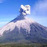 Puncak Mahameru Disapu Badai, Pendakian Semeru Ditutup Lagi