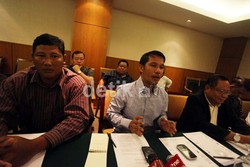 87 Voter Solo juga akan segera menunjuk pengacara untuk menyeret Djohar Arifin Hussin cs ke ranah hukum, terkait tindakan-tindakan PSSI yang keputusannya telah banyak merugikan klub.