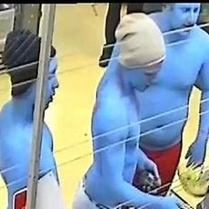 Serang Warga, 4 Pria Smurf Diburu Polisi Australia