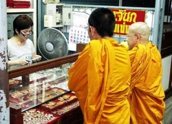 Thailand Punya Pasar Bertabur Keberuntungan