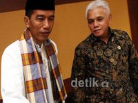 Berpakaian Betawi, Jokowi Rapat Bahas MRT