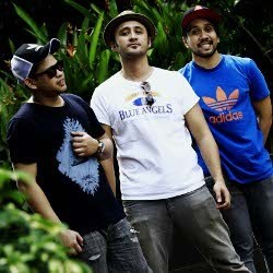 Alexa, Kini Melangkah Bertiga