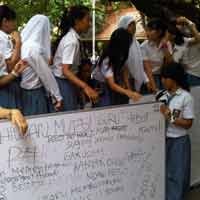 Diwarnai Demo Pelajar , Walikota Risma: Mutasi Guru SMA Harus Dilakukan!