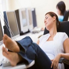 Ayo Berdiri! Terlalu Banyak Duduk Lebih Mematikan dari Merokok