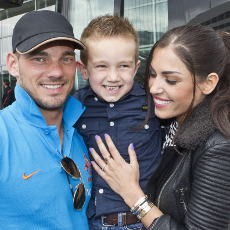 Istri Sneijder: Suamiku Pindah ke Turki? Boleh Juga