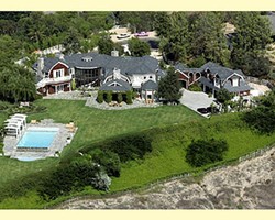 8 Selebriti dengan Rumahnya yang Super Mewah