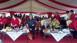 Rayakan HUT ke-40, PDIP Merahkan Waduk Jatiluhur