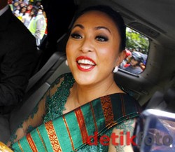 Angie: Mas Broto kan Dinas, Jadi Tak Bisa Hadir di Persidangan