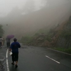 Masih Tertutup Longsor, Polisi Belum Pastikan Kapan Jalur Puncak Dibuka