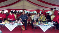 Akbar Tandjung Nongol di Perayaan HUT PDIP, Merapat ke Mega?