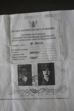 Pasangan Lesbi Menikah di Batam, Punya Bukti dari KUA