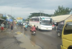 Seorang Pemotor Tewas karena Senggolan dengan Mobil di Kemacetan Merak
