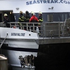 Brakkk...Kapal Feri Tabrak Dermaga New York City, 58 Orang Luka-luka