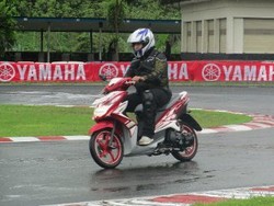 Melahap Sentul yang Basah dengan Yamaha Xeon