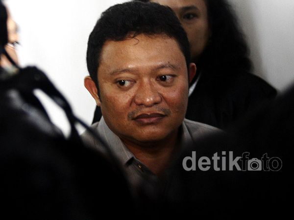 Amran Batulipu Dituntut 12 Tahun Penjara Amran Batulipu Dituntut 12 Tahun Penjara