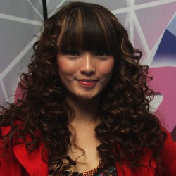 Zaskia Gotik Bergaya ala Shakira di 2013