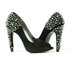 10 Model Sepatu yang Wajib Dimiliki Wanita