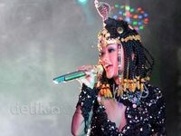 Jupe Bermahkota Ular Kobra